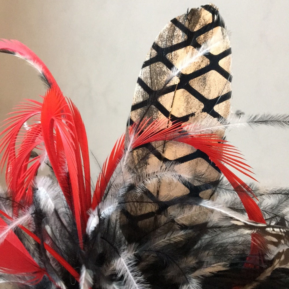 Fascinator-dramatic movement of ostrich feathers! - Picture 3 of 7